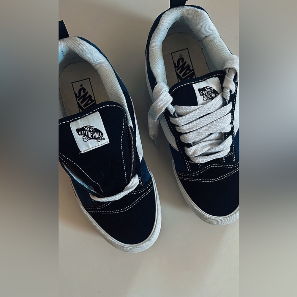 Women’s Vans KNU School
Sneaker